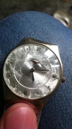 是否防摔呀 92 2014-02-26 浪琴的全自动机械手表,有抗震防摔的功能