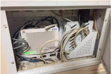 弱电箱 弱电箱主要是放路由器,所以买个尺寸大一点的,散热也好一些