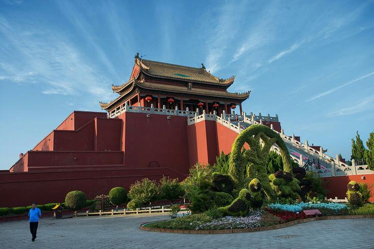 暮色之中开封龙亭公园