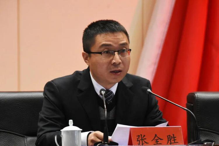 张全胜宣读了  《县委,县政府关于表彰2019年度先进集体和优秀个人的