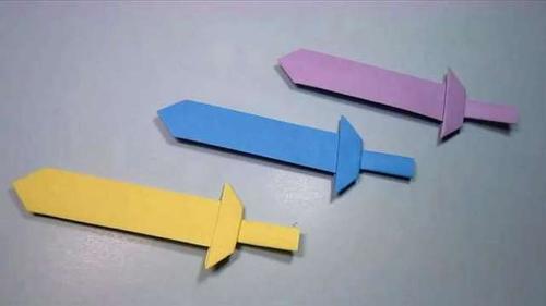 创意diy手工儿童折纸教程:怎样用纸折一把剑