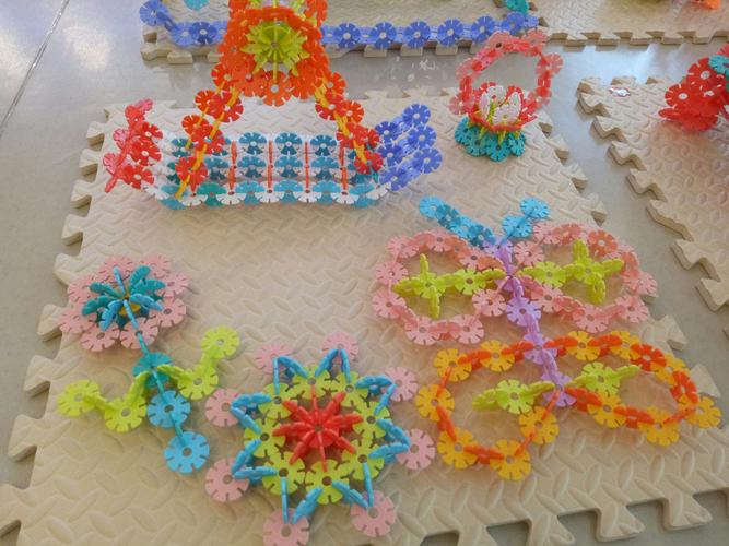 【大手小手,快乐建构】金幼小一"巧手节"雪花片建构比赛剪影