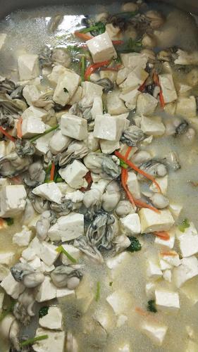 海蛎子肉炖豆腐