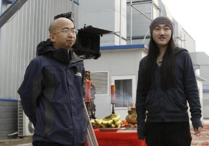 《灵魂摆渡》演员境况大不同,导演巨兴茂,貌丑才高娶美娇妻!