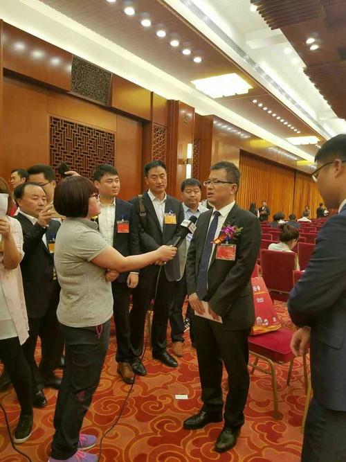 让爱相牵心相连  2017年4月 中国第十四届诚信企业家大会 蓝天格锐