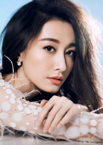 便衣警官钱红扮演者董维嘉