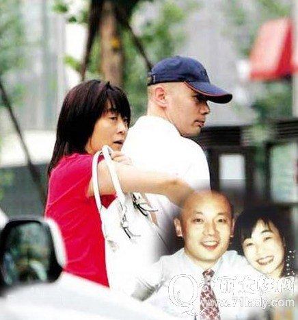 葛优老婆照片曝光 与老婆贺聪婚后无子依然恩爱不离不