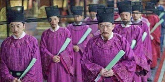 宋朝大臣上朝时手里会拿一块板子?有何用处?