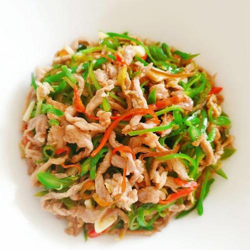  p>桔梗炒肉丝是一道家常菜.