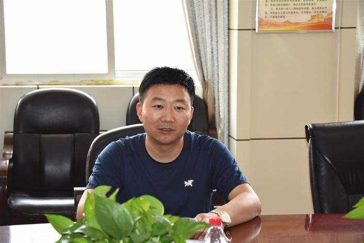 黄涛副校长汇报工作
