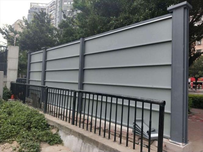 深圳c型钢立柱临建围挡咨询旭东钢构简易围墙价格市政优化围蔽厂家