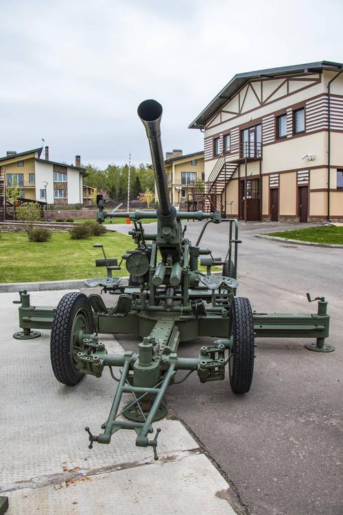 40毫米自动炮,这是由维克托·伊曼纽尔和哈马杨松,该厂"博福斯"的设计