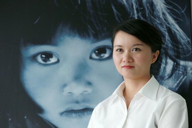 30年前,那个希望工程"大眼睛女孩"被国家大力培养后,现状如何?