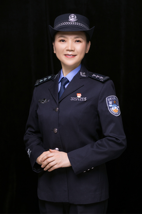 实录:一名监狱女警退休前的5天