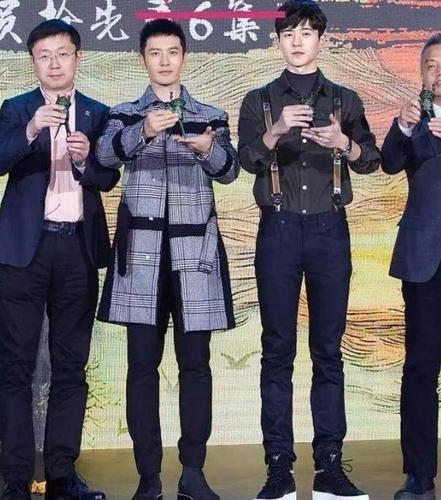 别被他们的脸骗了,这些男明星只是看着矮,其实身高都