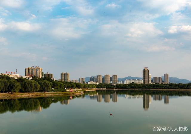拍摄地点:山东省邹平市黛溪湖 简要说明:黛溪湖,原名三八水库,坐落在