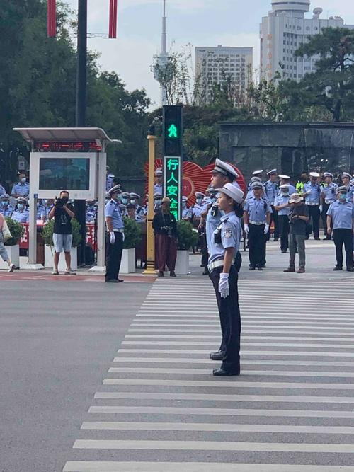 帅了!西安交警赛技能 交通指挥手势大比武