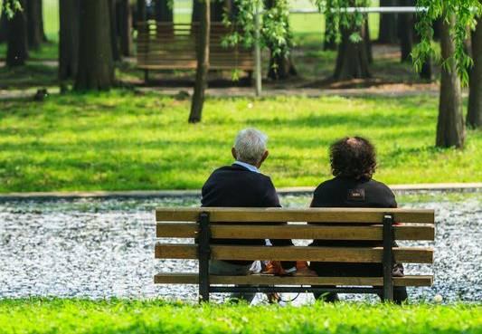 退休就代表进入了老年期只要你会保养自己晚霞也可以变样红