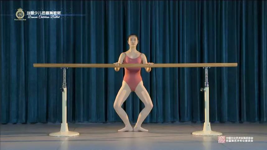 当瑟芭蕾干货分享芭蕾舞把杆训练的要领及意义