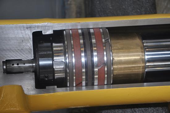 动态 川润液压中大吨位挖机液压缸概述       挖掘机液压缸设计特点