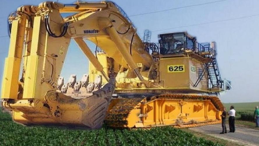 危险重型机械挖掘机施工员工作一铲斗多少方不得不服