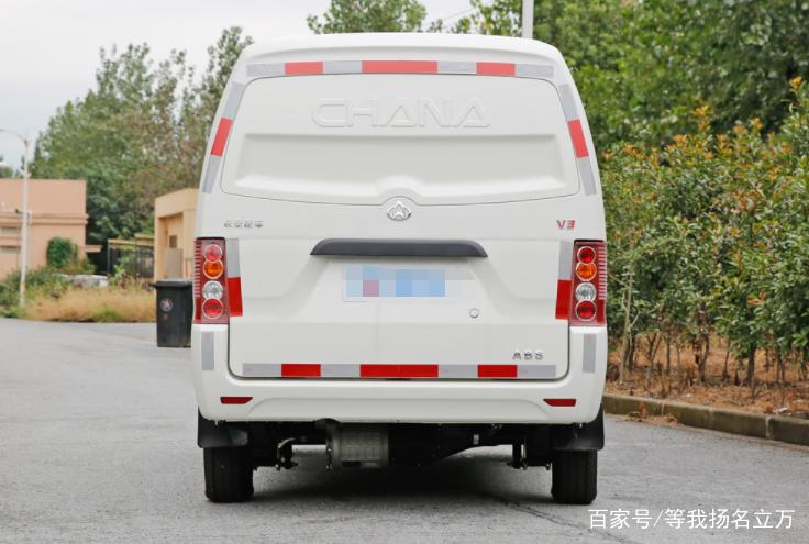 长安跨越新能源v3的外观很棒,造型新颖线条突出,车型显得沉稳!