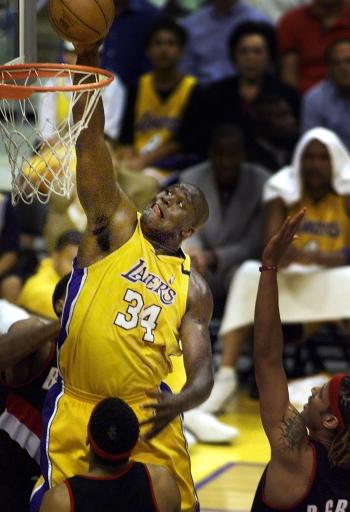 图文:nba西区决赛 奥尼尔大力灌篮