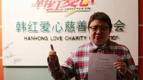 在公益之路上,韩红化身成了"爱心战士",她带领着自己的团队为每一个