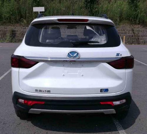 北汽幻速首款新能源 s5