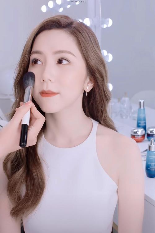 投票 邓紫棋碧欧泉最新广告有了