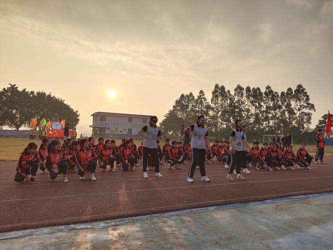 激扬青春 放飞梦想—记桐木中学秋季运动会