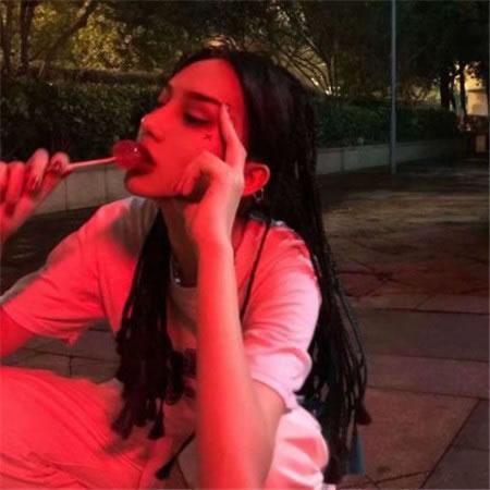 qq头像女红色欧美