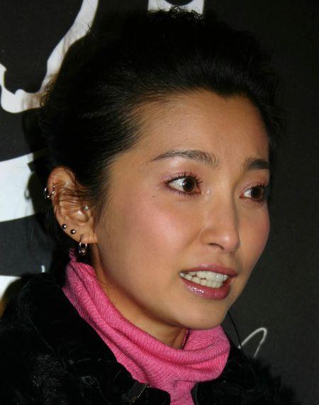 李冰冰有多少耳洞