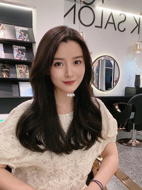 茶黑色齐胸长发 | 八字刘海 | 新娘发型_八字刘海_刘海_新娘发型_长发