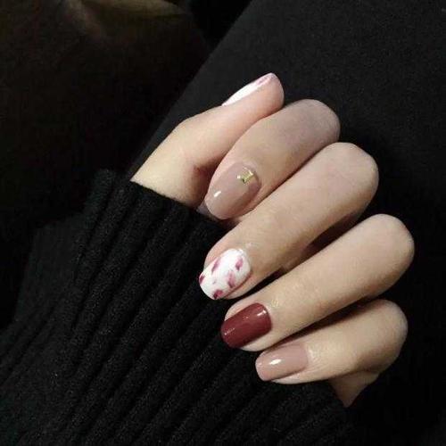 短款指甲黑色美甲图案