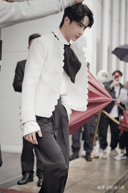 你认为王一博最帅的全身照是哪张?
