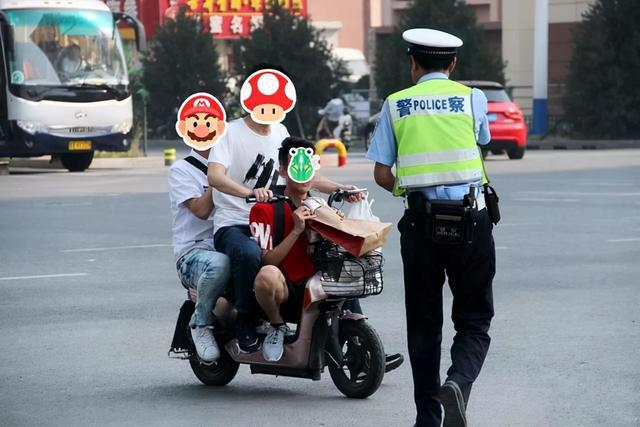 刚适应载人又执行新规电动车车主跑步上班算了