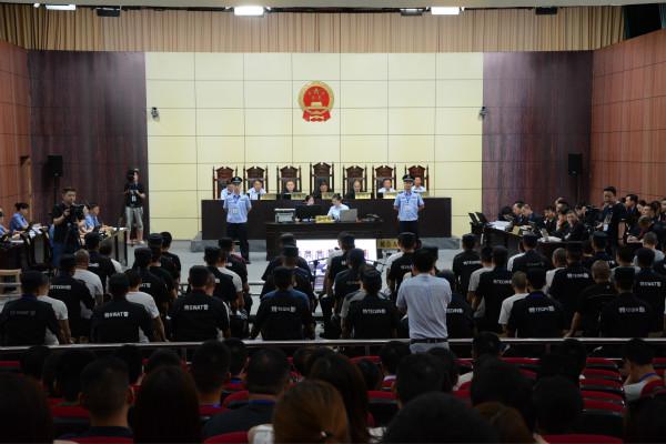 【庭审直击 】盘踞荆门城区10余年的涉黑团伙出庭受审