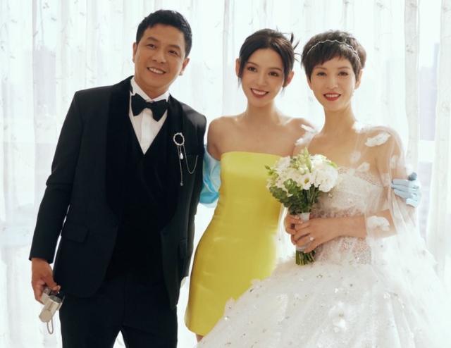 张予曦带父母拍婚纱照,一家三口全是高颜值,家族基因太强大了