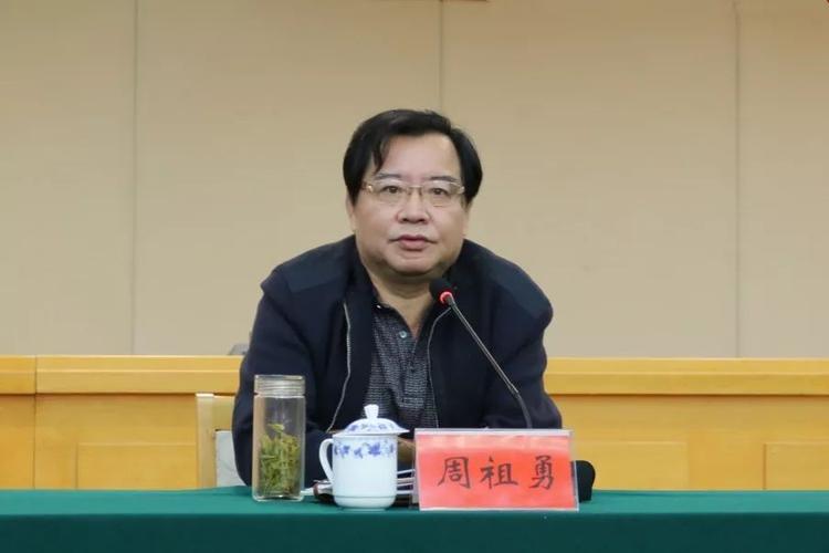 11月22日 听取汇报后,省督查组组长周祖勇肯定了黄岩区上阶段"五水共