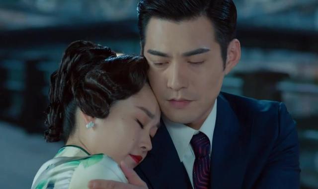 小楼又东风,严屹宽脸上唇印最明显的一次,和宋轶好甜蜜啊!