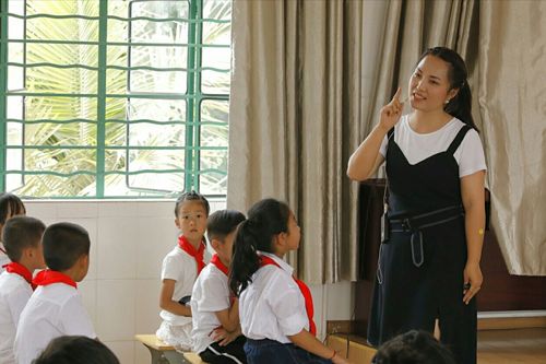 《火车开啦》授课教师:李娟娟