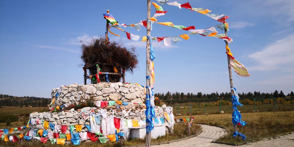 白音敖包蒙古语:富饶的圣山,每年的农历五月十三日,这里都会举行大型
