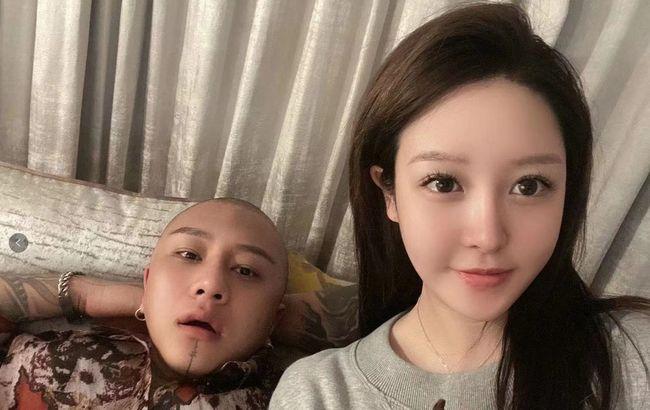 网红老方丈媳妇讲述恋爱往事,直播间哭了起来,因单亲被父亲反对