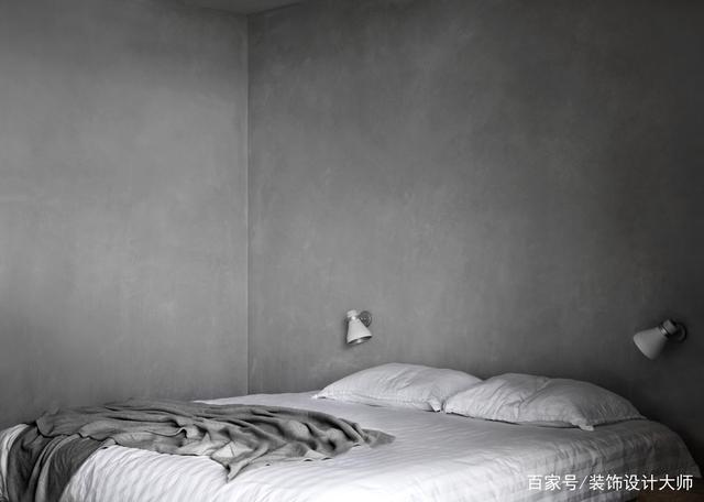 水泥和木材修建的房子,装修也用水泥,低成本的漂亮装修