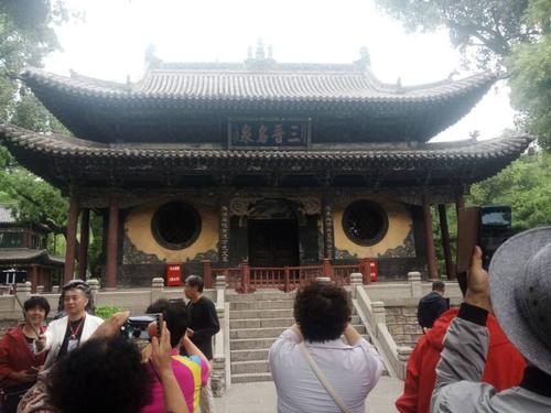 晋祠,原名唐叔虞祠,是为了纪念周朝晋国开国诸侯唐叔虞而建.