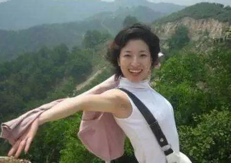 冯小刚前妻长啥样当看到照片后一颦一笑尽甩徐帆几条街