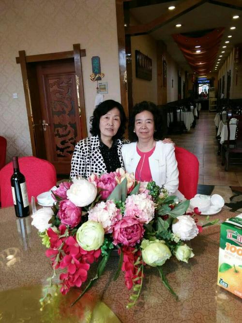 欢乐相聚在一起,纪念情系莫勒根河四十七周年.