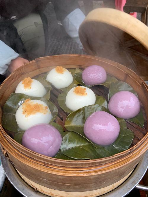 五颜六色的月亮粑粑