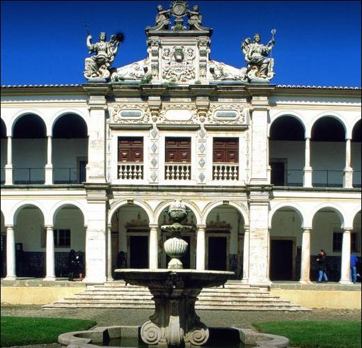 葡萄牙埃武拉大学